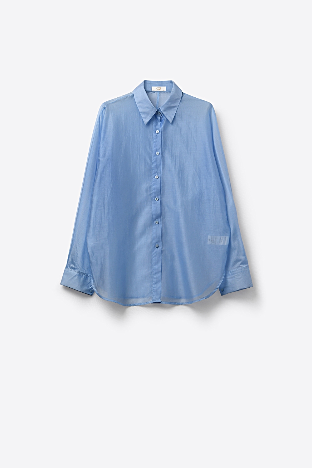 Camisa abotonada azul cielo con corte relajado Camisa abotonada azul cielo con corte relajado