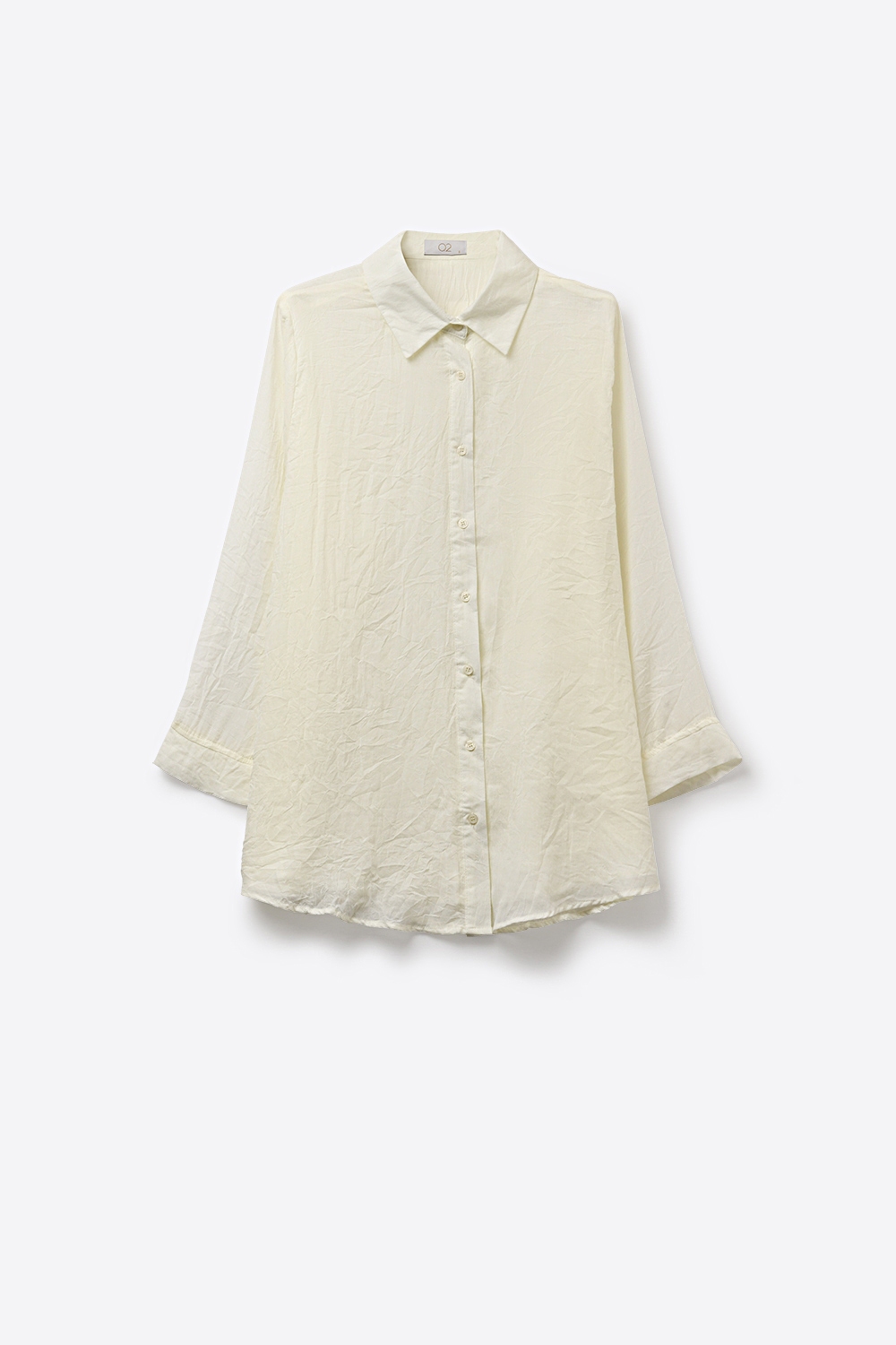 Camisa ligera arrugada con silueta relajada en color crema Camisa ligera arrugada con silueta relajada en color crema