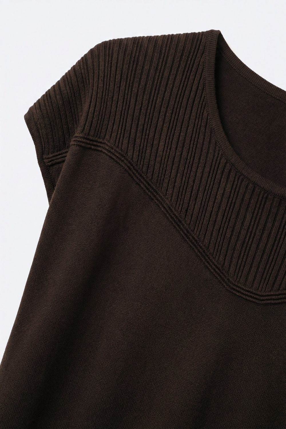 Top de Punto Marr&oacute;n con Mangas Cortas y Detalle Acanalado