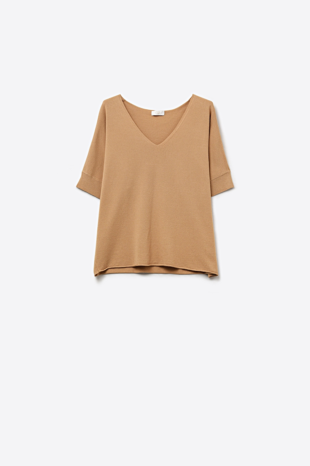 Top de punto camel con cuello en V y manga al codo Top de punto camel con cuello en V y manga al codo