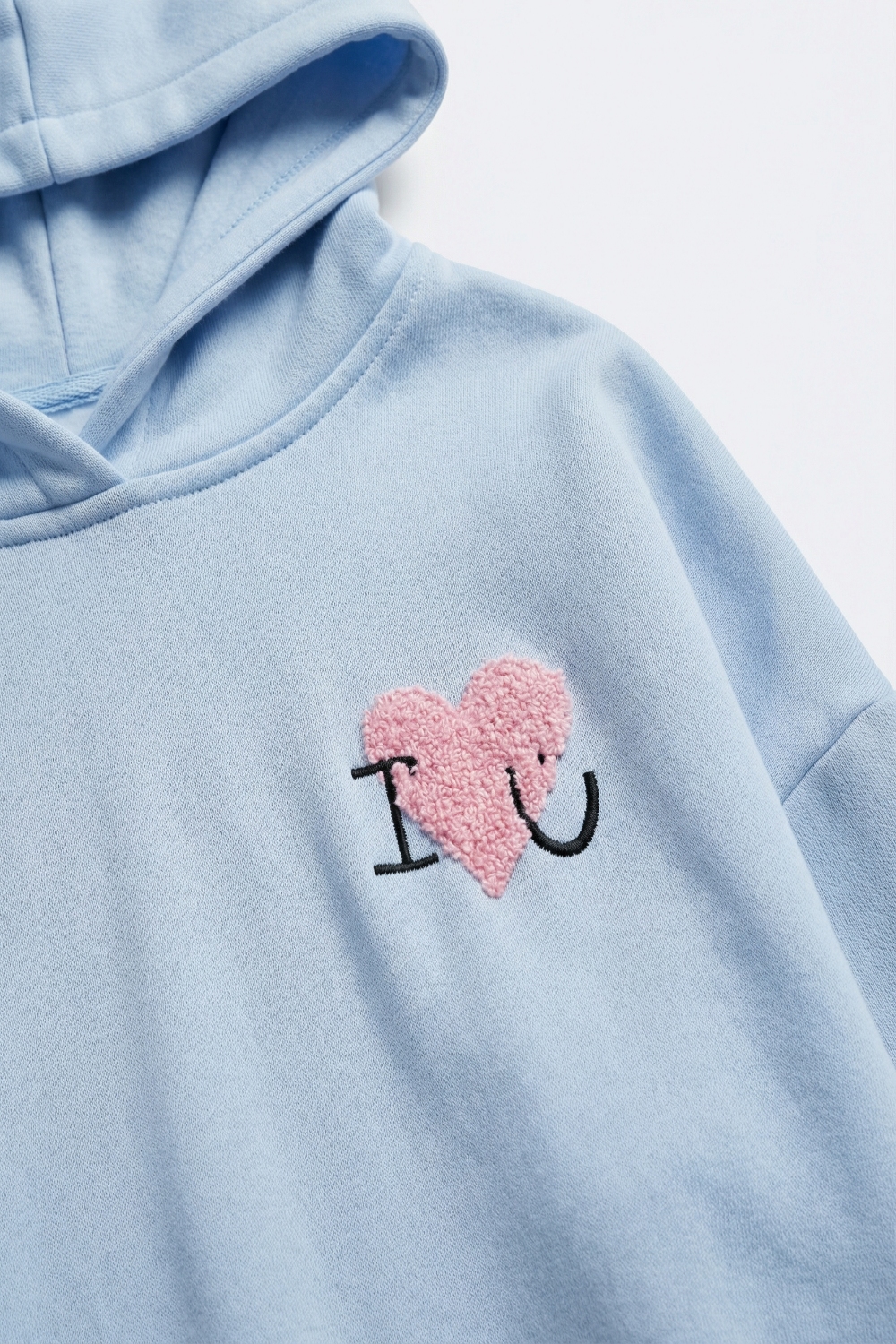 Sudadera con capucha supersuave azul bebé con gráfico de corazón bouclé Sudadera con capucha supersuave azul bebé con gráfico de corazón bouclé