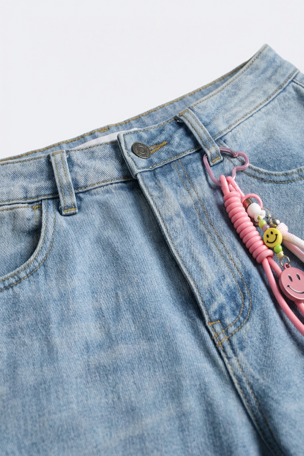 Pantalones Vaqueros Anchos de Mezclilla Azul Claro estilo mom con Detalle de Encanto