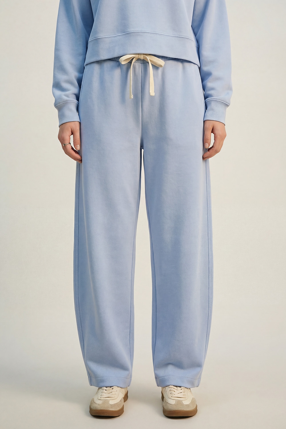 Pantal&oacute;n jogger de punto supersuave en azul con cintura con cord&oacute;n