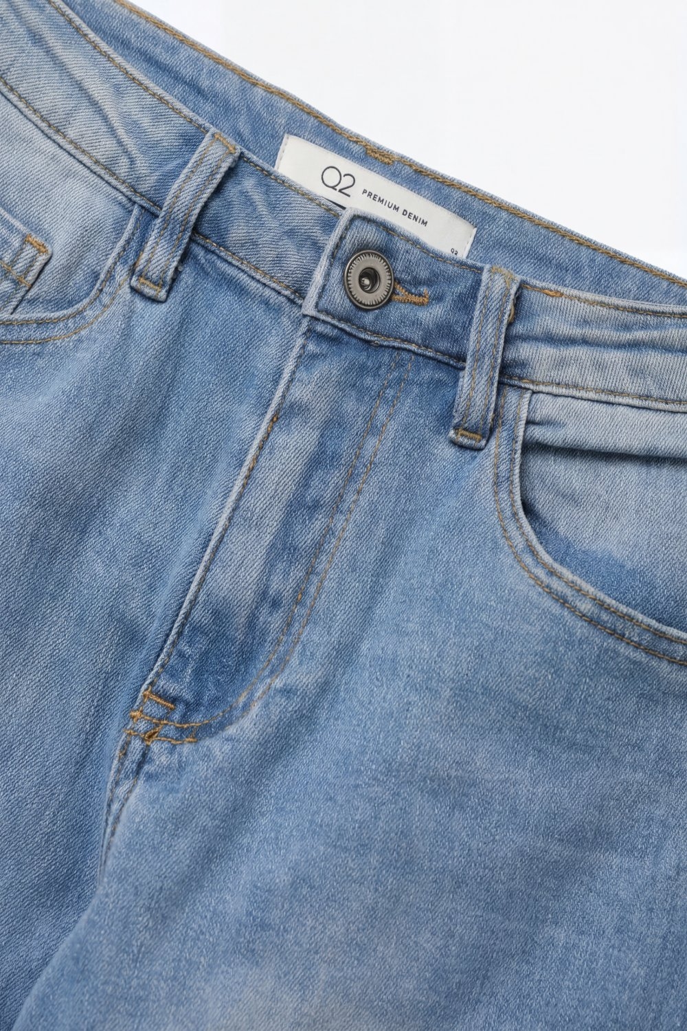 Jeans de mezclilla de pierna recta de tiro medio en lavado azul claro