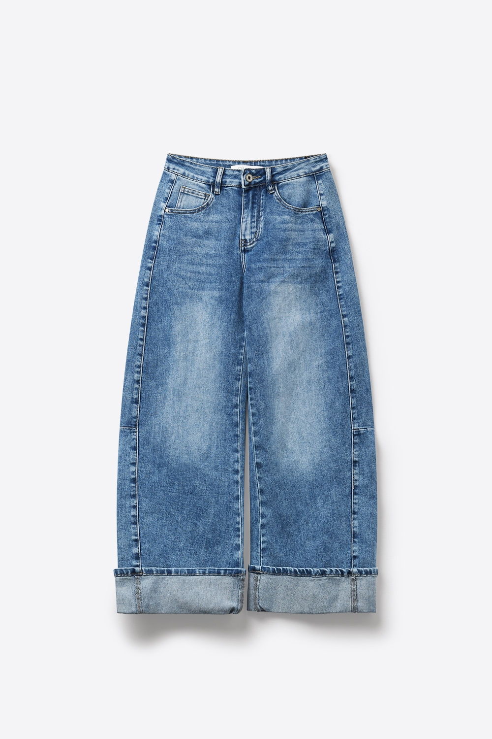Jeans de mezclilla azul de pierna ancha con lavado claro y dobladillos estilo barrel Jeans de mezclilla azul de pierna ancha con lavado claro y dobladillos estilo barrel