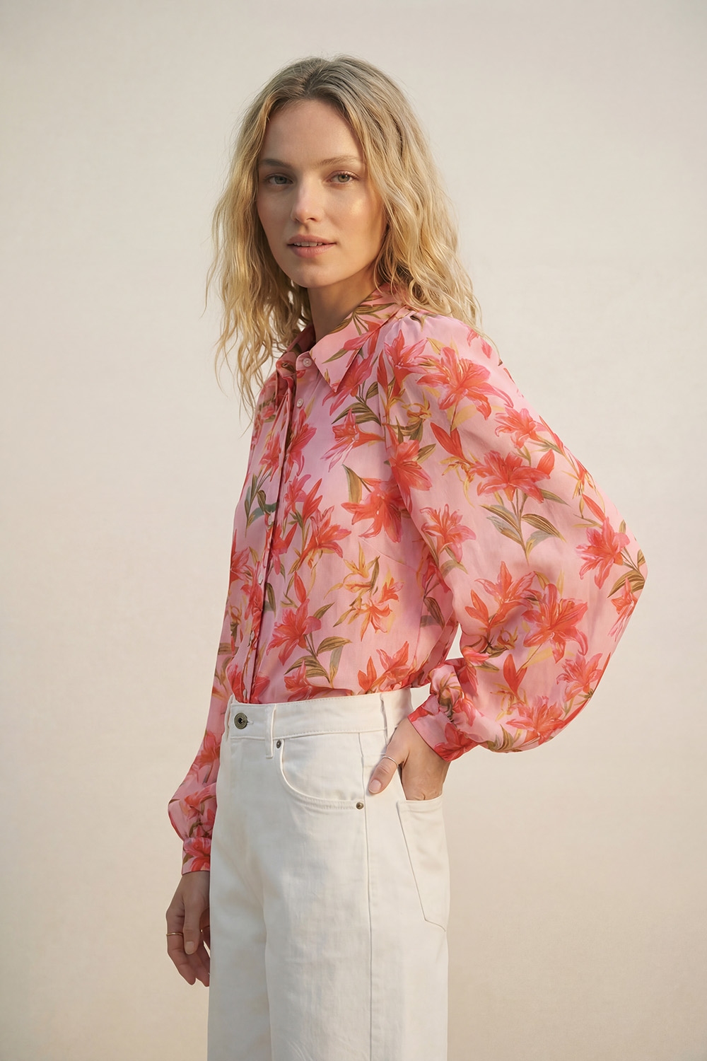 Blusa de gasa con Estampado Floral Rosa y Mangas de Globo Abotonada Blusa de gasa con Estampado Floral Rosa y Mangas de Globo Abotonada