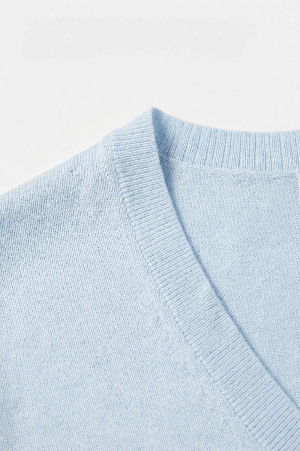 Jersey de punto azul claro con cuello en V y corte relajado Jersey de punto azul claro con cuello en V y corte relajado