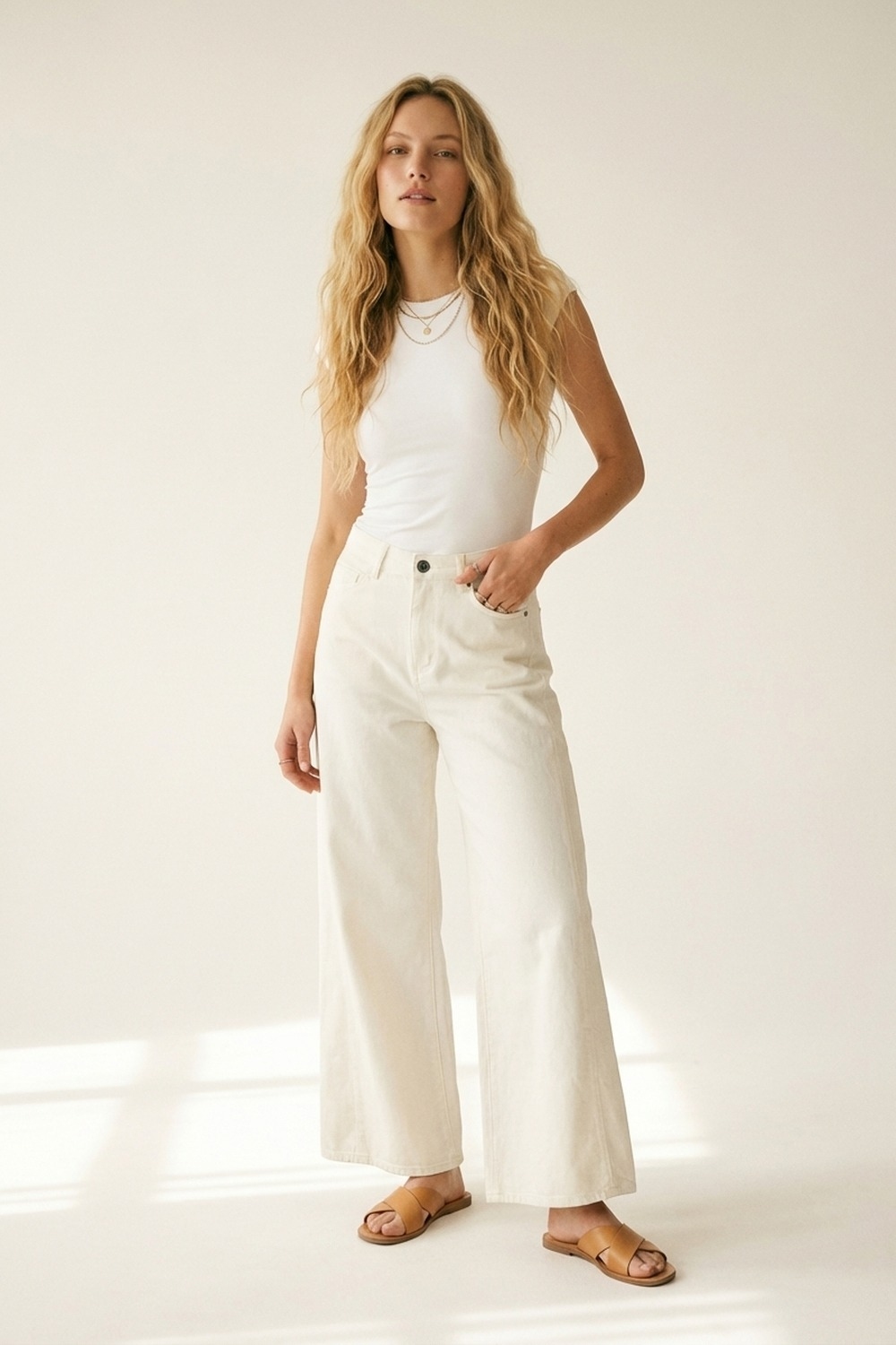 Pantalones de sarga de algodón elásticos de pierna extra ancha en color blanco Pantalones de sarga de algodón elásticos de pierna extra ancha en color blanco