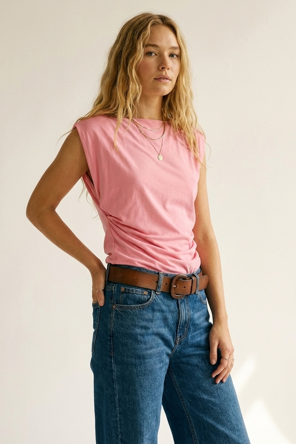 Top asim&eacute;trico sin mangas drapeado rosa para mujer
