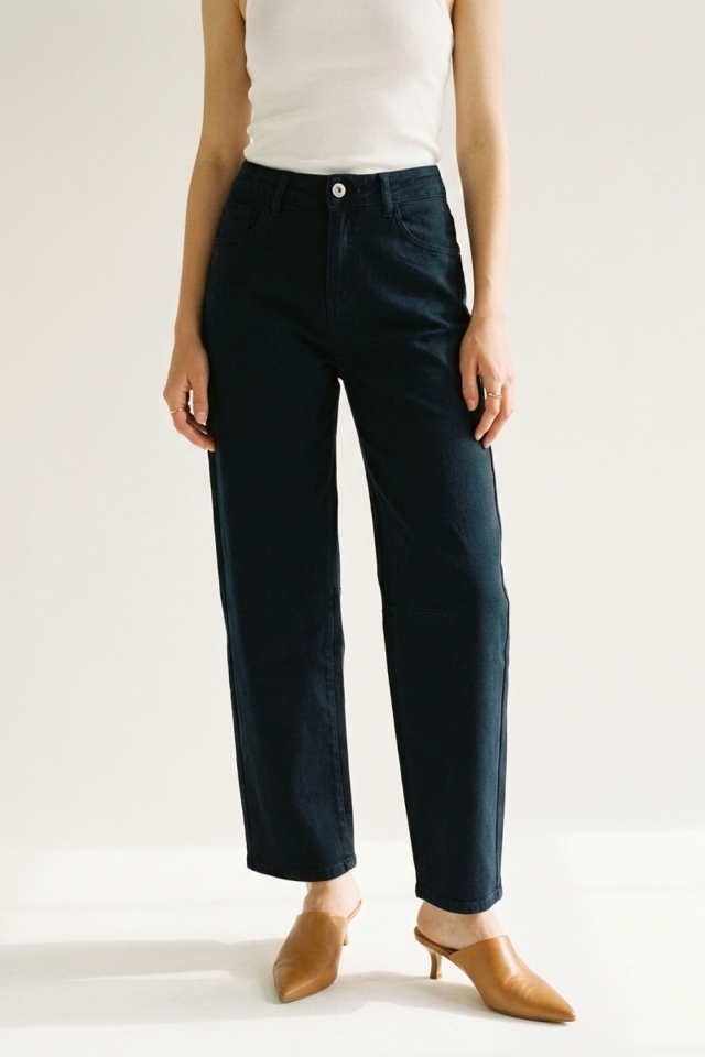 Comfortable stretch jeans with barrel leg in navy