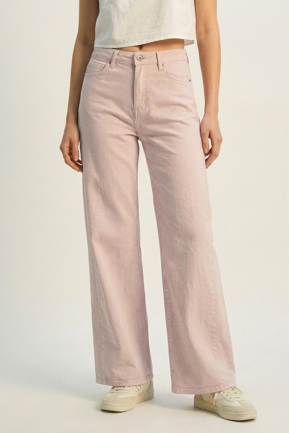 Pantalones anchos de color rosa claro con sarga ligera Pantalones anchos de color rosa claro con sarga ligera