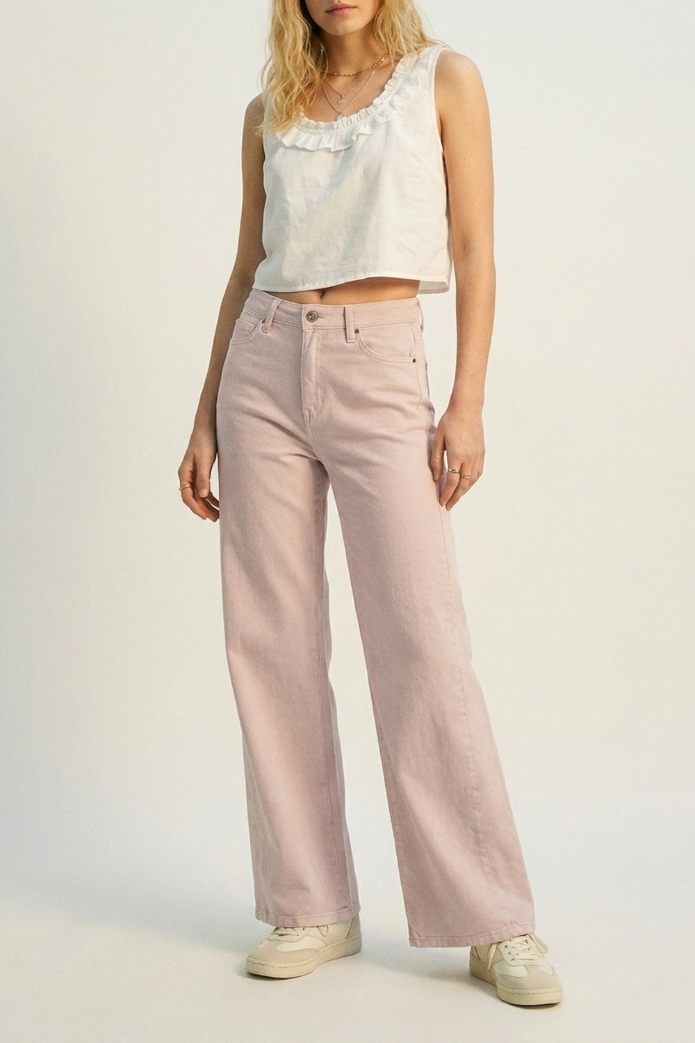 Pantalones anchos de color rosa claro con sarga ligera Pantalones anchos de color rosa claro con sarga ligera