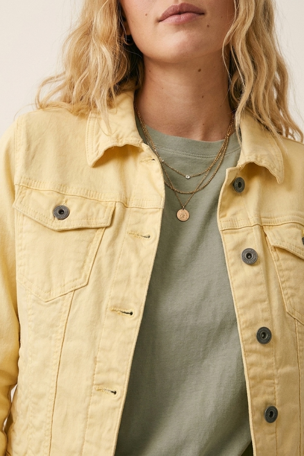 Chaqueta de Denim Amarillo Mantequilla con Cierre de Botones Chaqueta de Denim Amarillo Mantequilla con Cierre de Botones