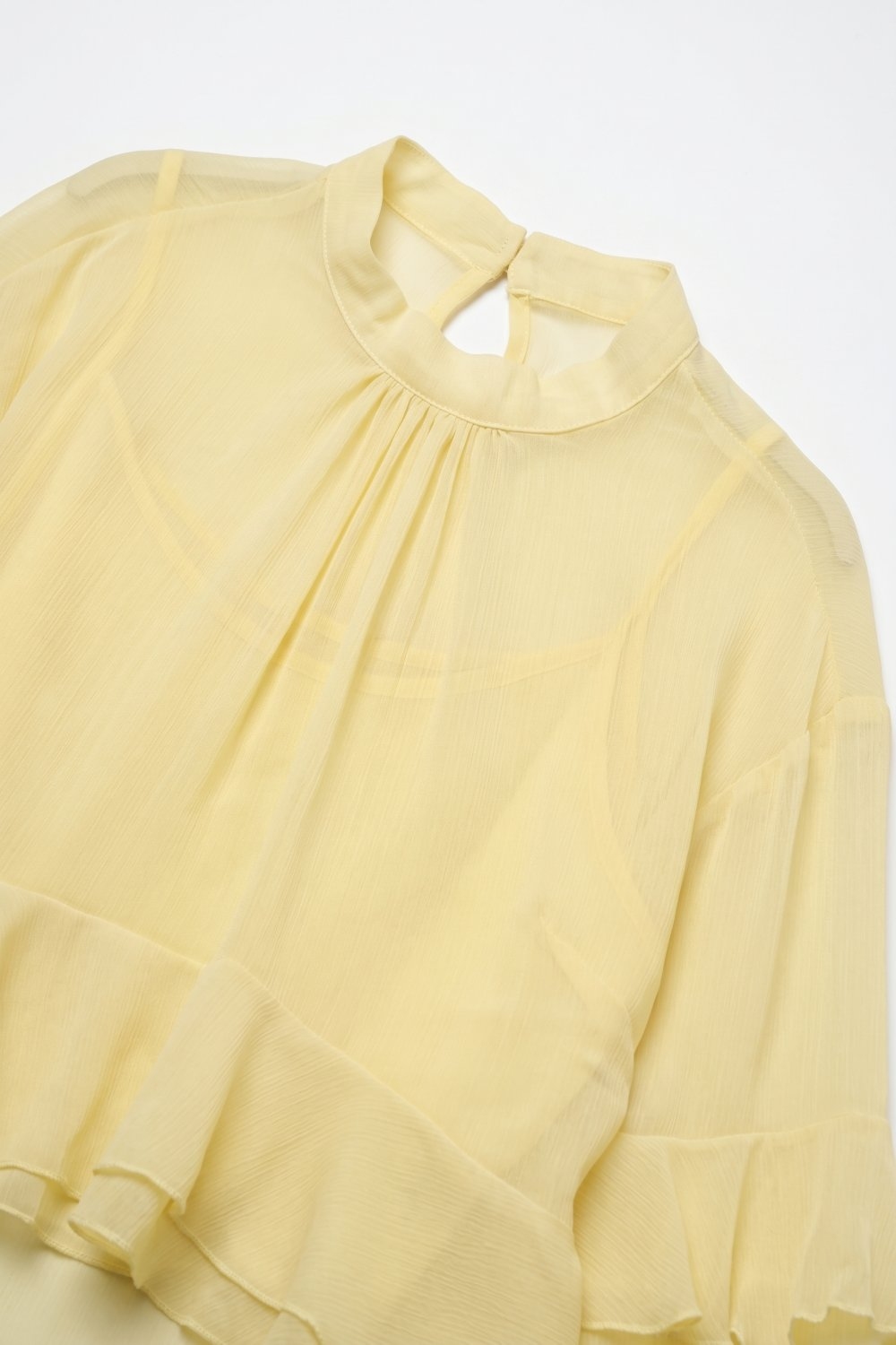 Top Amarillo de Gasa con Volantes y Manga Acampanada Cuello Alto