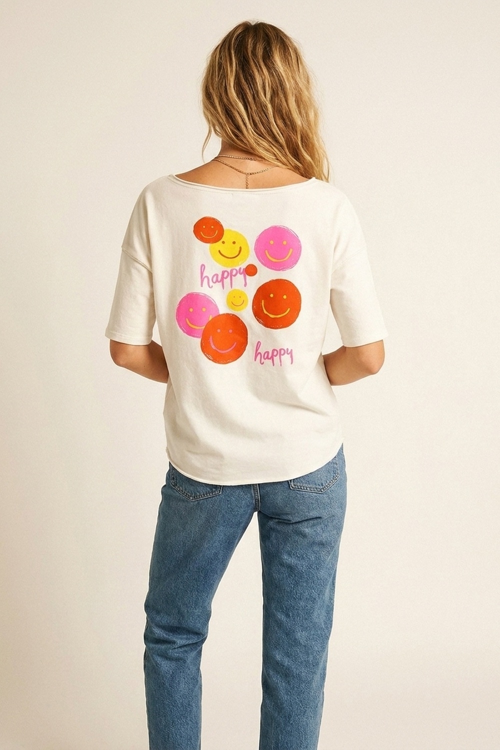 Sudadera blanca de manga corta con cara sonriente casual