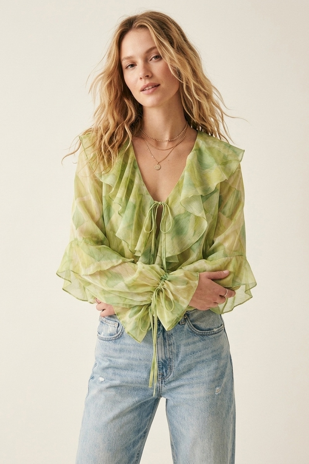 Blusa Transparente Verde Claro con Volantes y Lazo Frontal