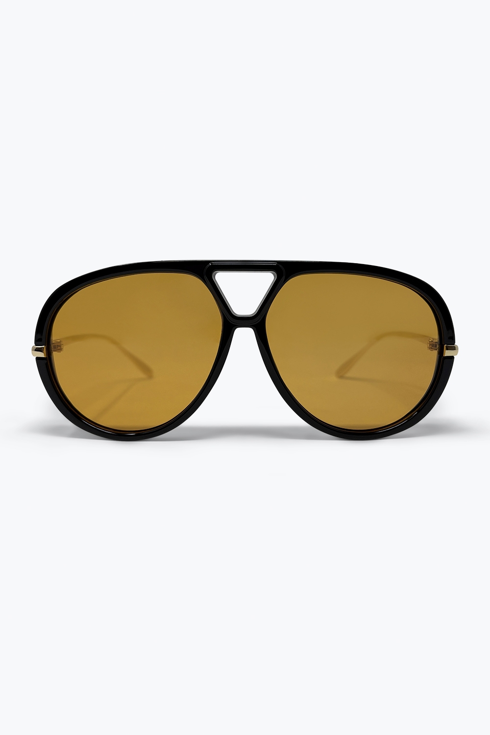 Gafas de sol negras de gran tamaño con montura de aviador detalles en dorado y lentes ámbar Gafas de sol negras de gran tamaño con montura de aviador detalles en dorado y lentes ámbar