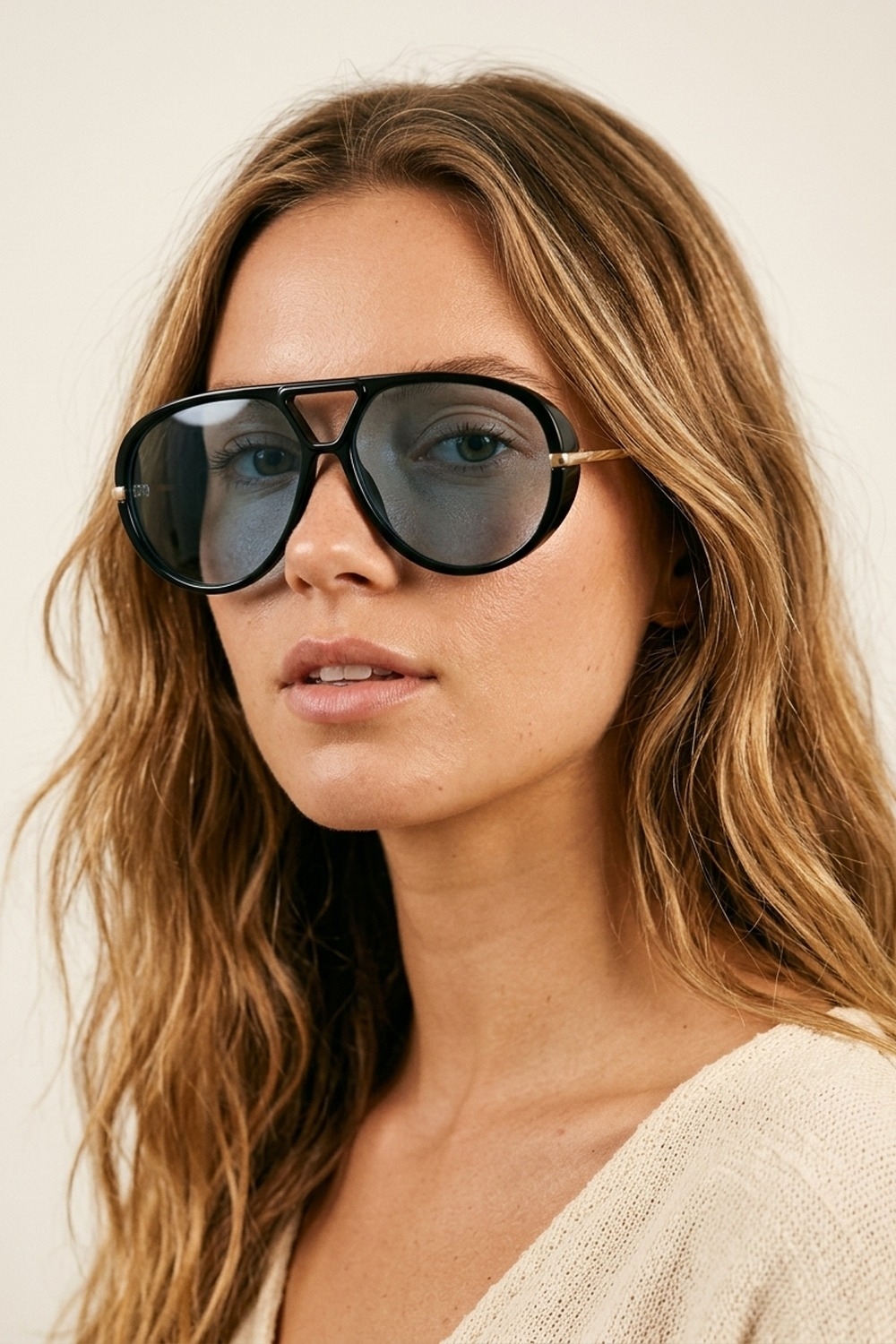 Gafas de Sol con Montura Aviador Negra Oversize y Lentes Degradadas Azules