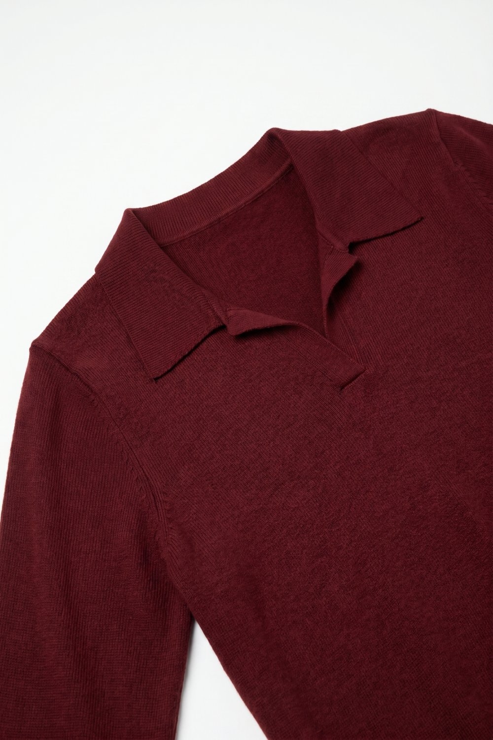 Su&eacute;ter Burdeos de Punto Fino con Cuello Polo de Manga Larga y Corte Regular