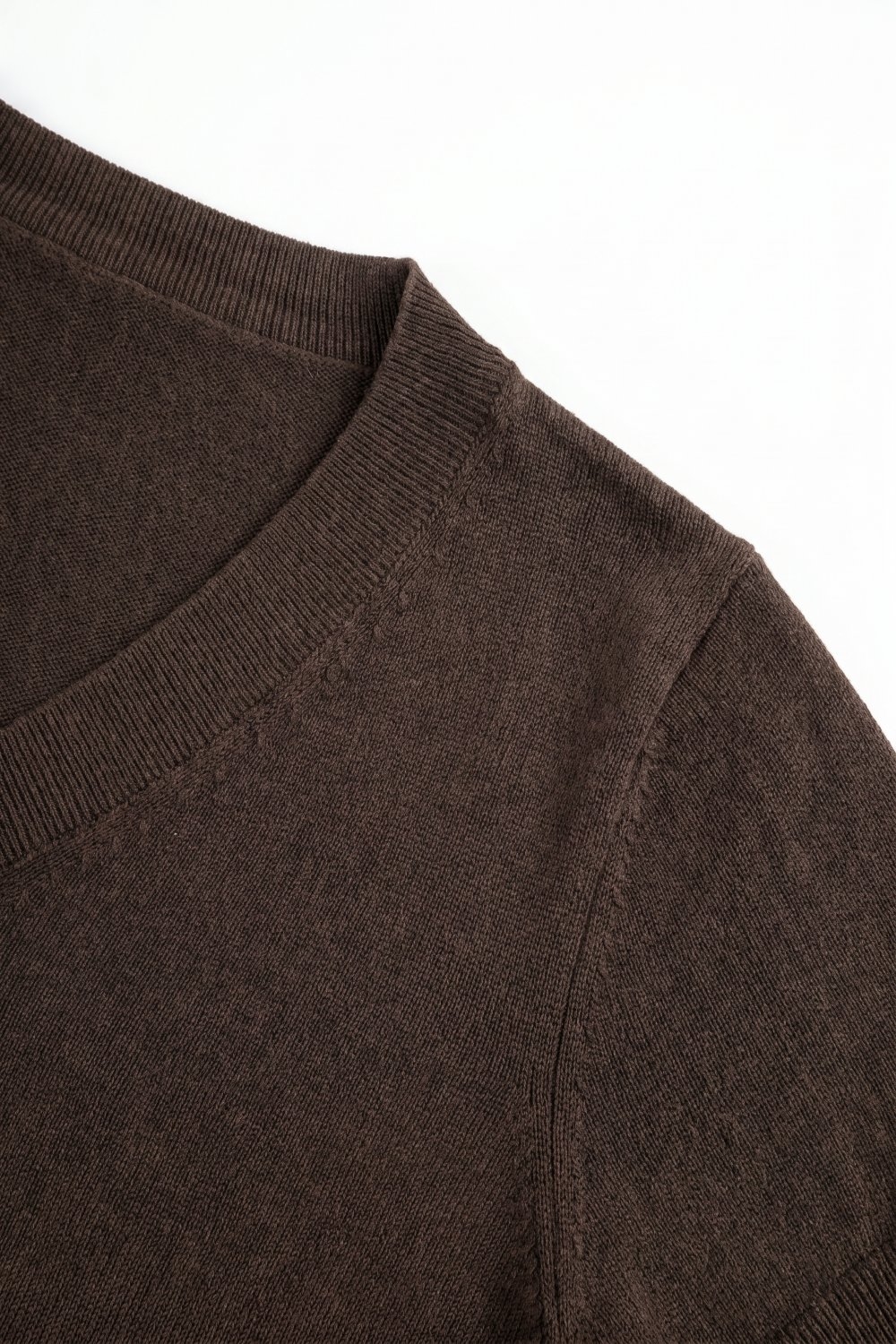 Su&eacute;ter Marr&oacute;n de Punto Fino con Cuello en V y Mangas Cortas de Estilo Dolman