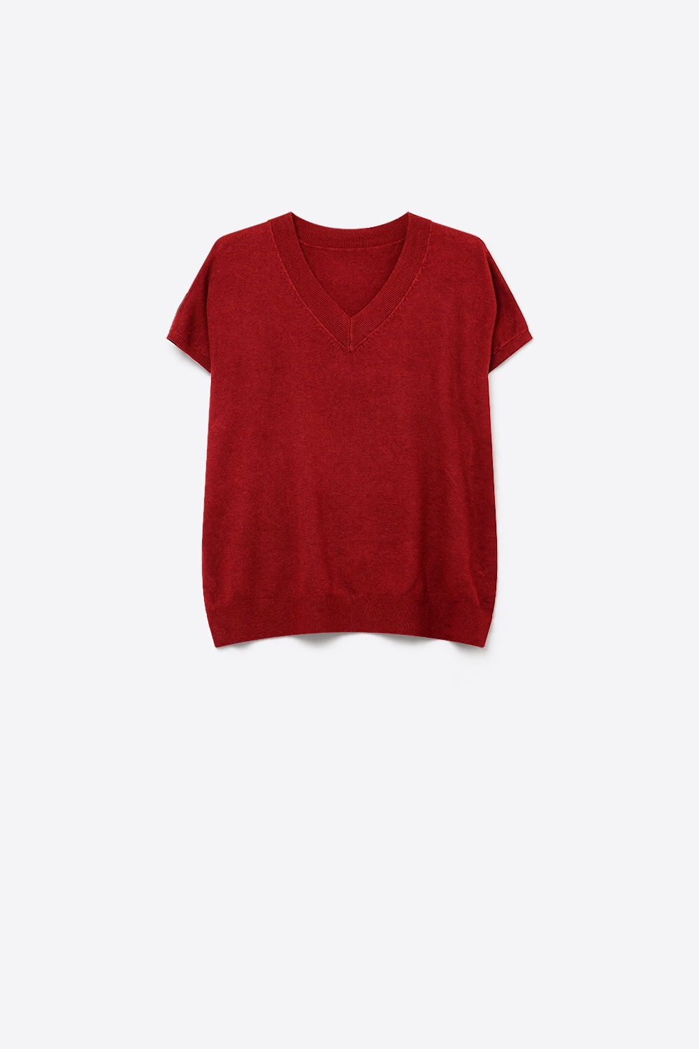 Suéter burdeos de punto fino con cuello en V y mangas cortas estilo dolmán con caída en los hombros Suéter burdeos de punto fino con cuello en V y mangas cortas estilo dolmán con caída en los hombros