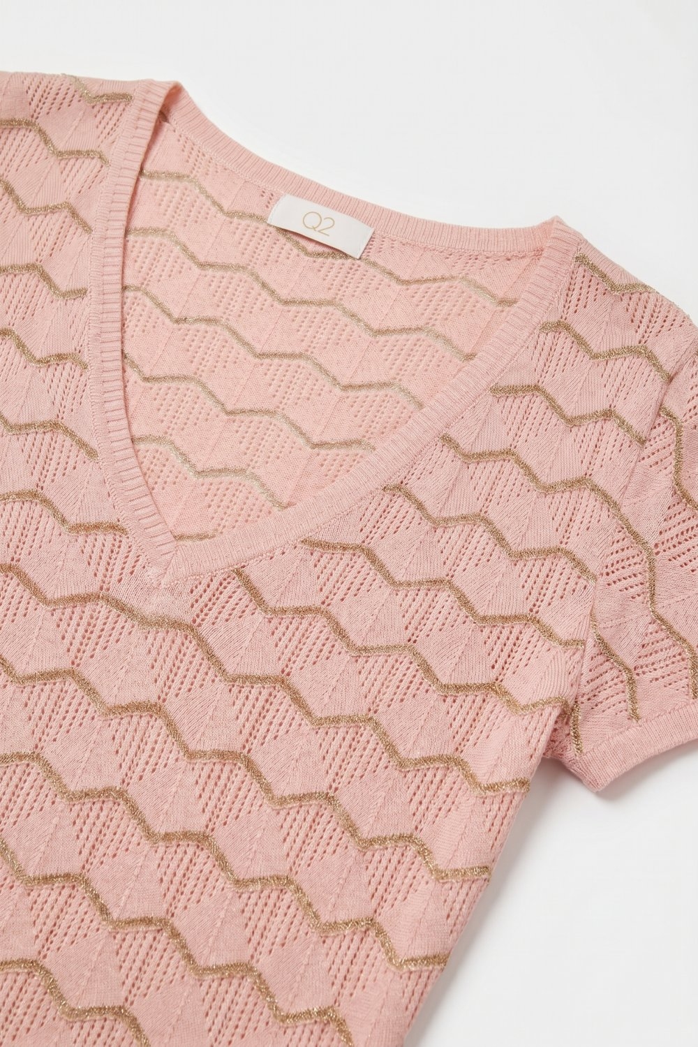Top de punto fino con cuello en V y manga corta en color rosa claro con estampado en zigzag Top de punto fino con cuello en V y manga corta en color rosa claro con estampado en zigzag