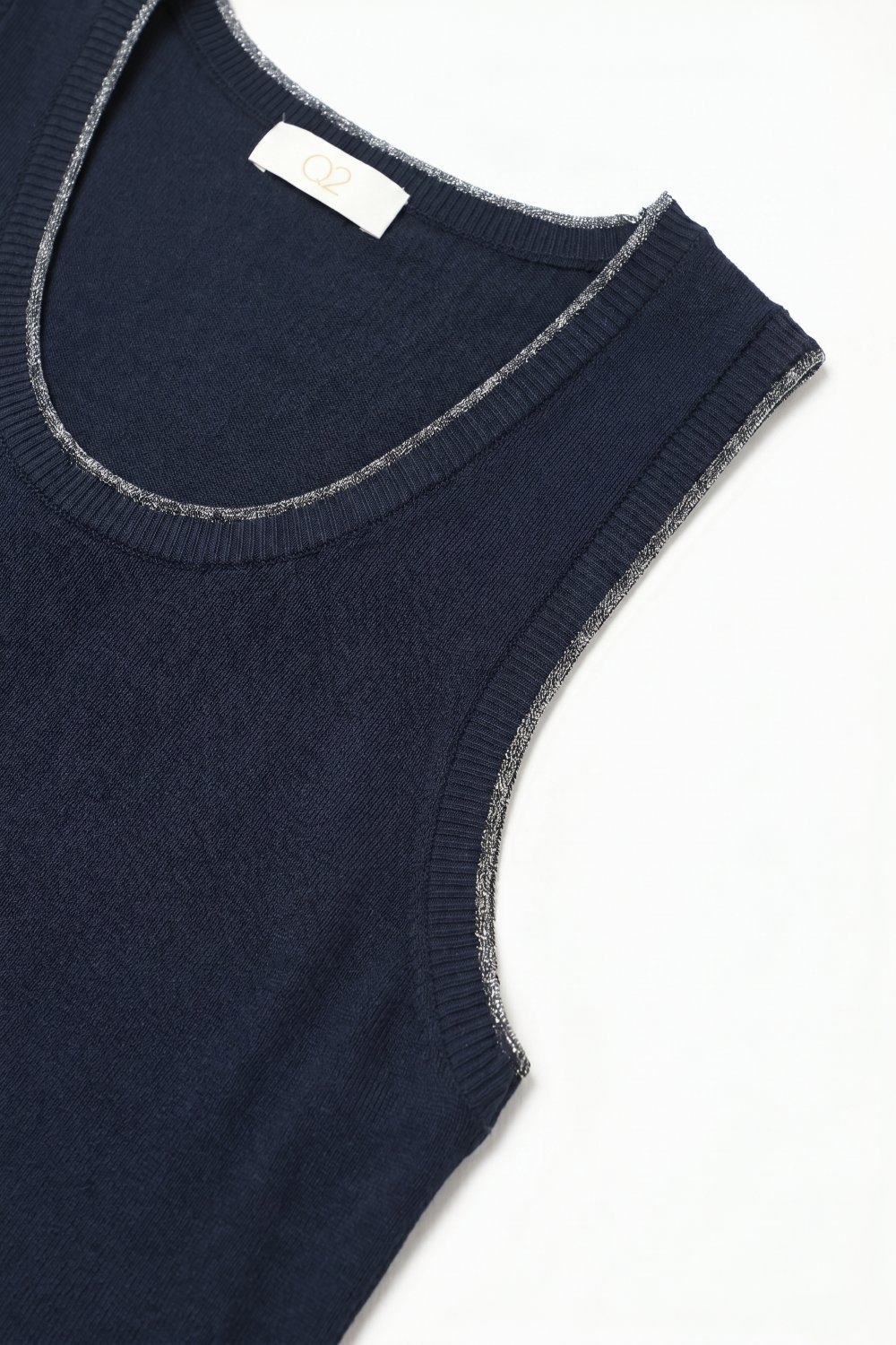 Camiseta sin mangas de punto fino azul marino con ribete metálico de ajuste regular Camiseta sin mangas de punto fino azul marino con ribete metálico de ajuste regular