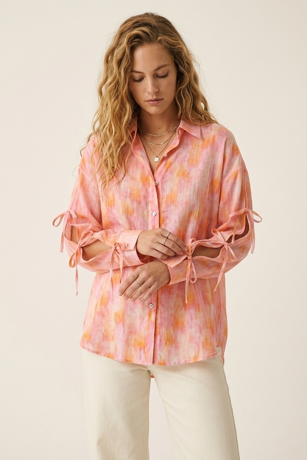 Camisa de Botones Rosa Sobredimensionada con Mangas de Lazo