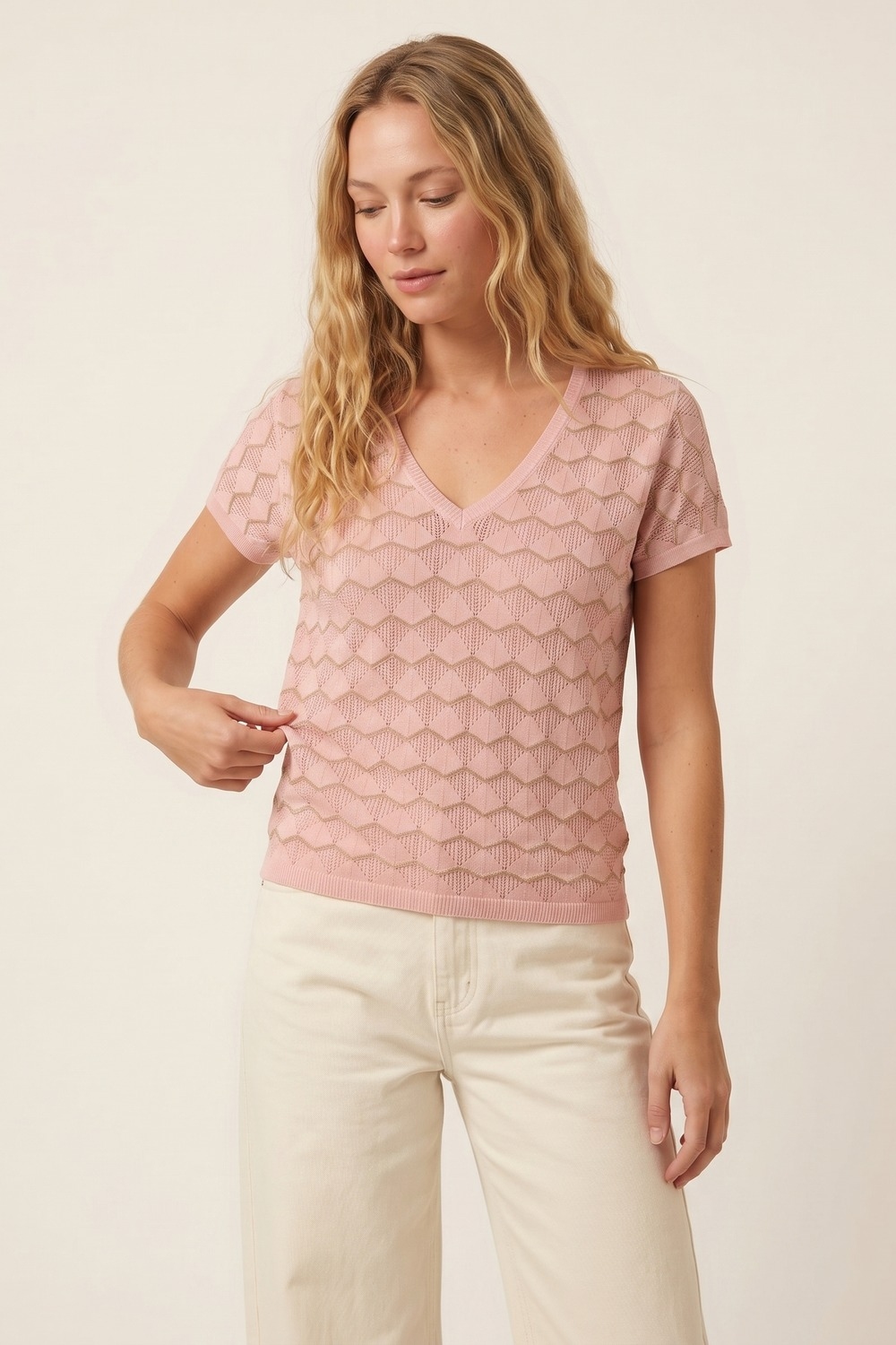 Top de punto fino con cuello en V y manga corta en color rosa claro con estampado en zigzag Top de punto fino con cuello en V y manga corta en color rosa claro con estampado en zigzag
