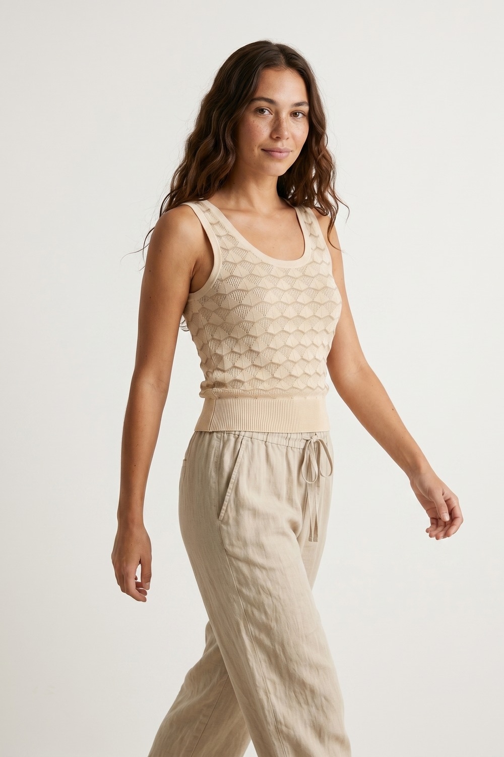 Top sin mangas de punto texturizado geom&eacute;trico beige