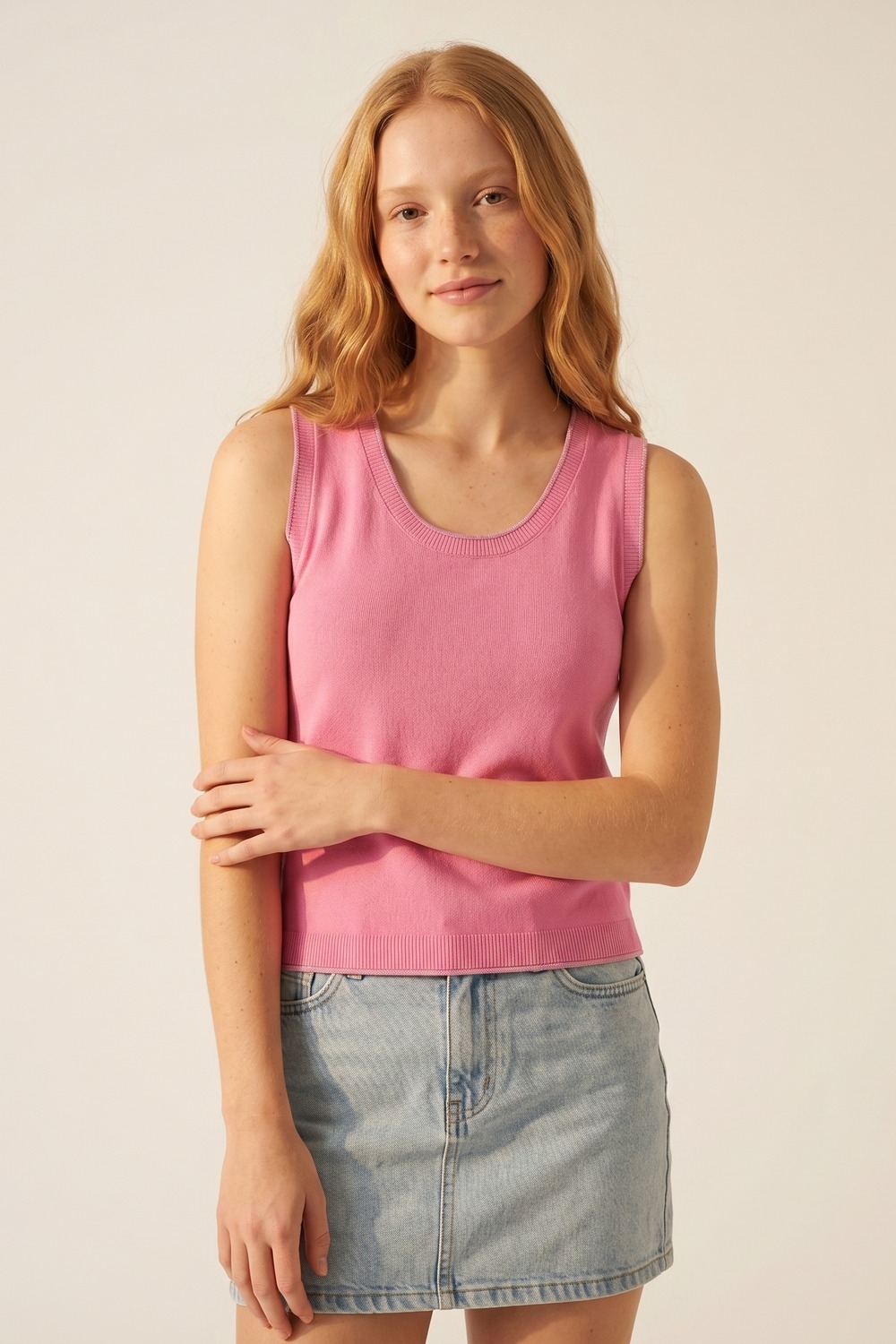Camiseta de Tirantes Ajustada Regular de Punto Fino Rosa con Ribete Acanalado Camiseta de Tirantes Ajustada Regular de Punto Fino Rosa con Ribete Acanalado