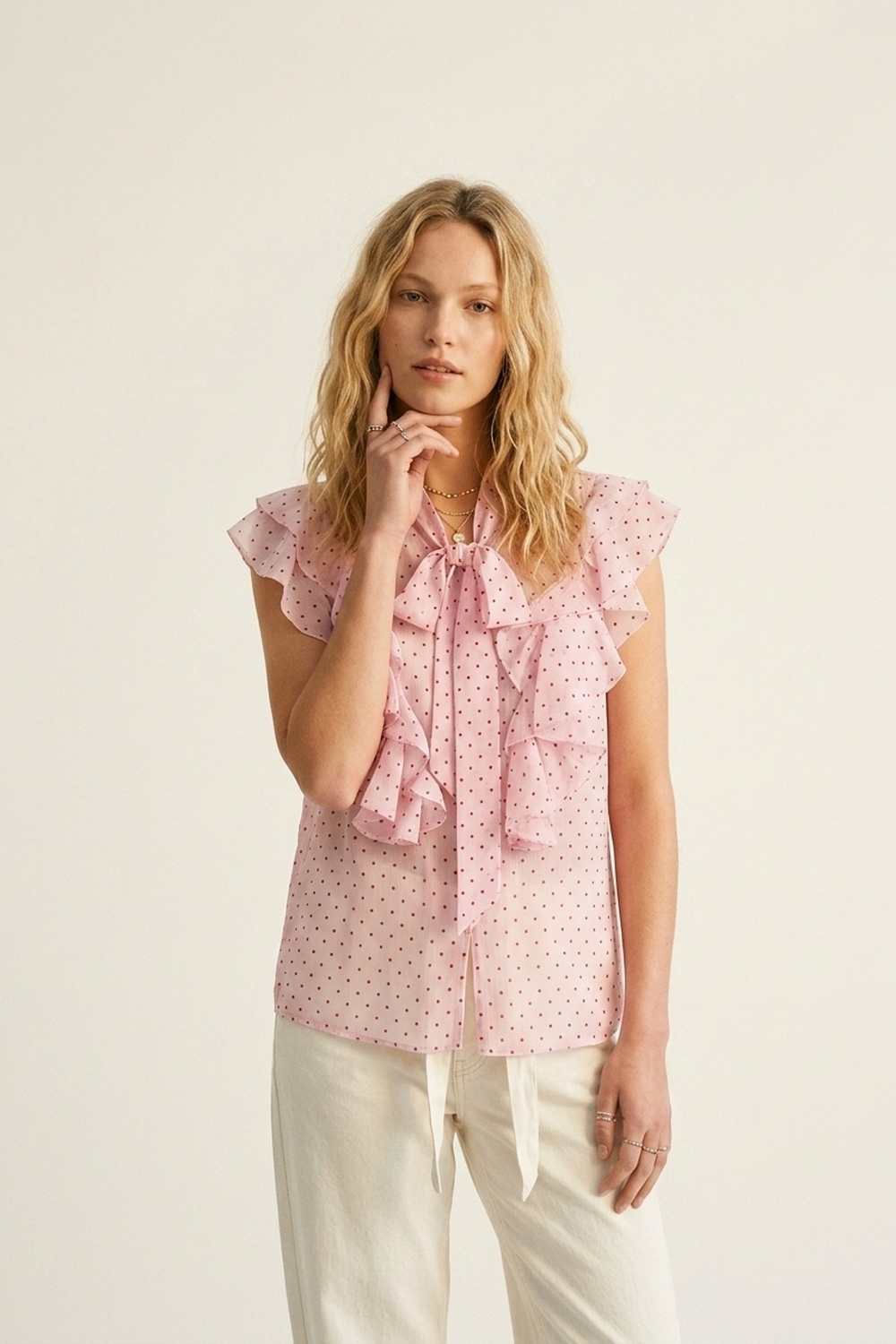 Blusa sin mangas con lazo de volantes de gasa con lunares rosa claro