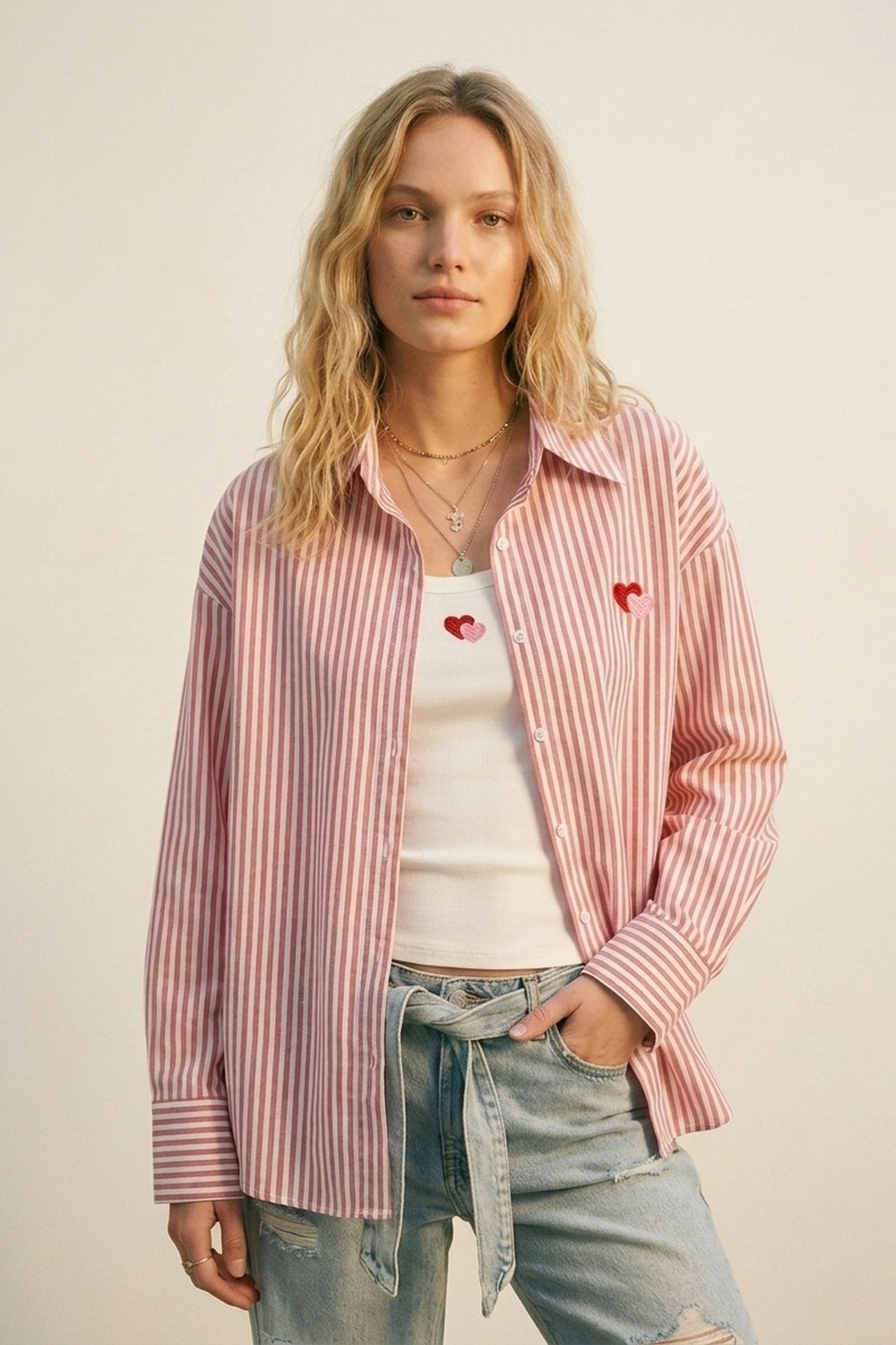 Conjunto de camiseta y camisa de 2 piezas de algod&oacute;n a rayas rojas con bordado de coraz&oacute;n