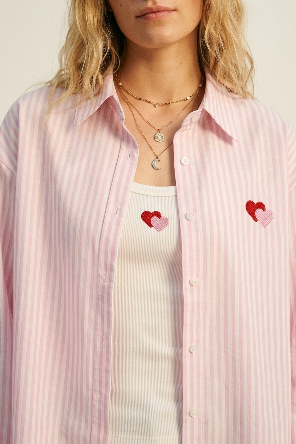 Conjunto de camiseta y camisa de algod&oacute;n con rayas rosas y corazones bordados 2 piezas