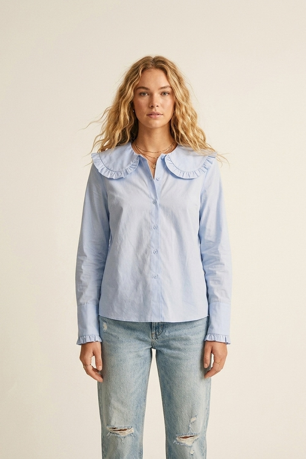 Camisa de Popelina Azul Claro con Cuello con Volantes de Manga Larga y Corte Regular
