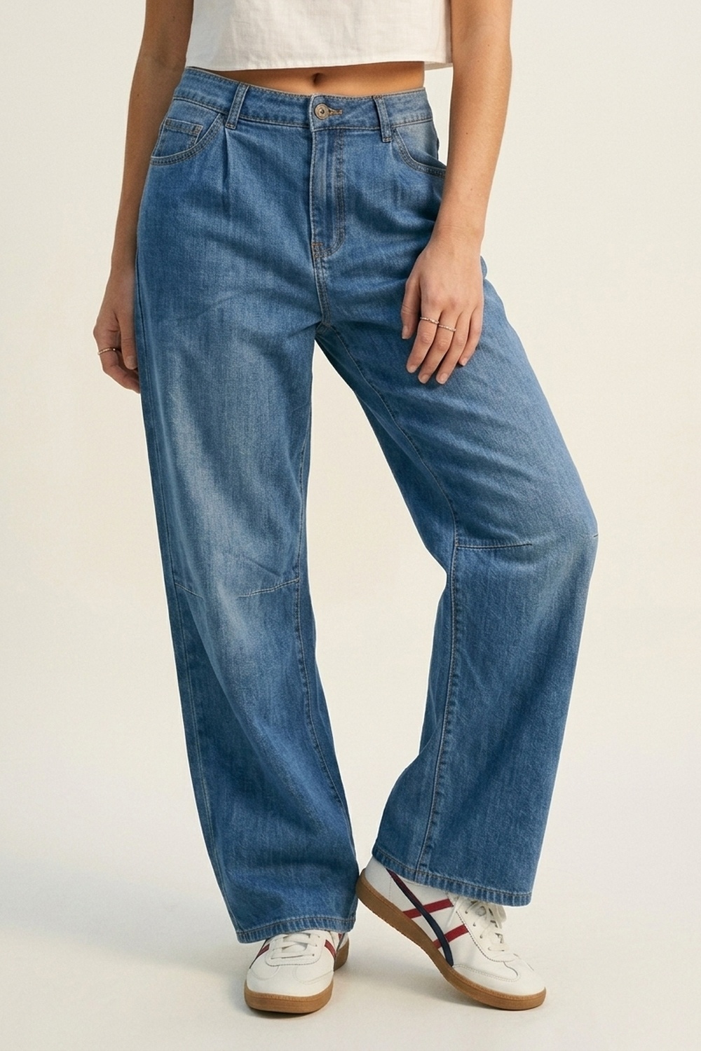 Pantalones Vaqueros de Pierna Ancha de Mezclilla Ligera con Detalle de Costura Curvada Pantalones Vaqueros de Pierna Ancha de Mezclilla Ligera con Detalle de Costura Curvada