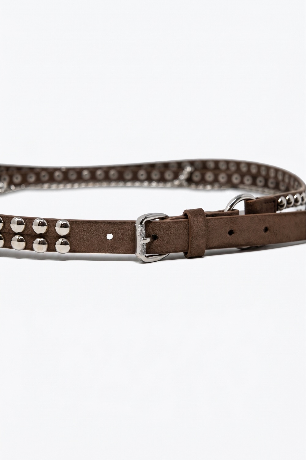 Cintur&oacute;n de Camello con Tachuelas y Cadenas Colgantes