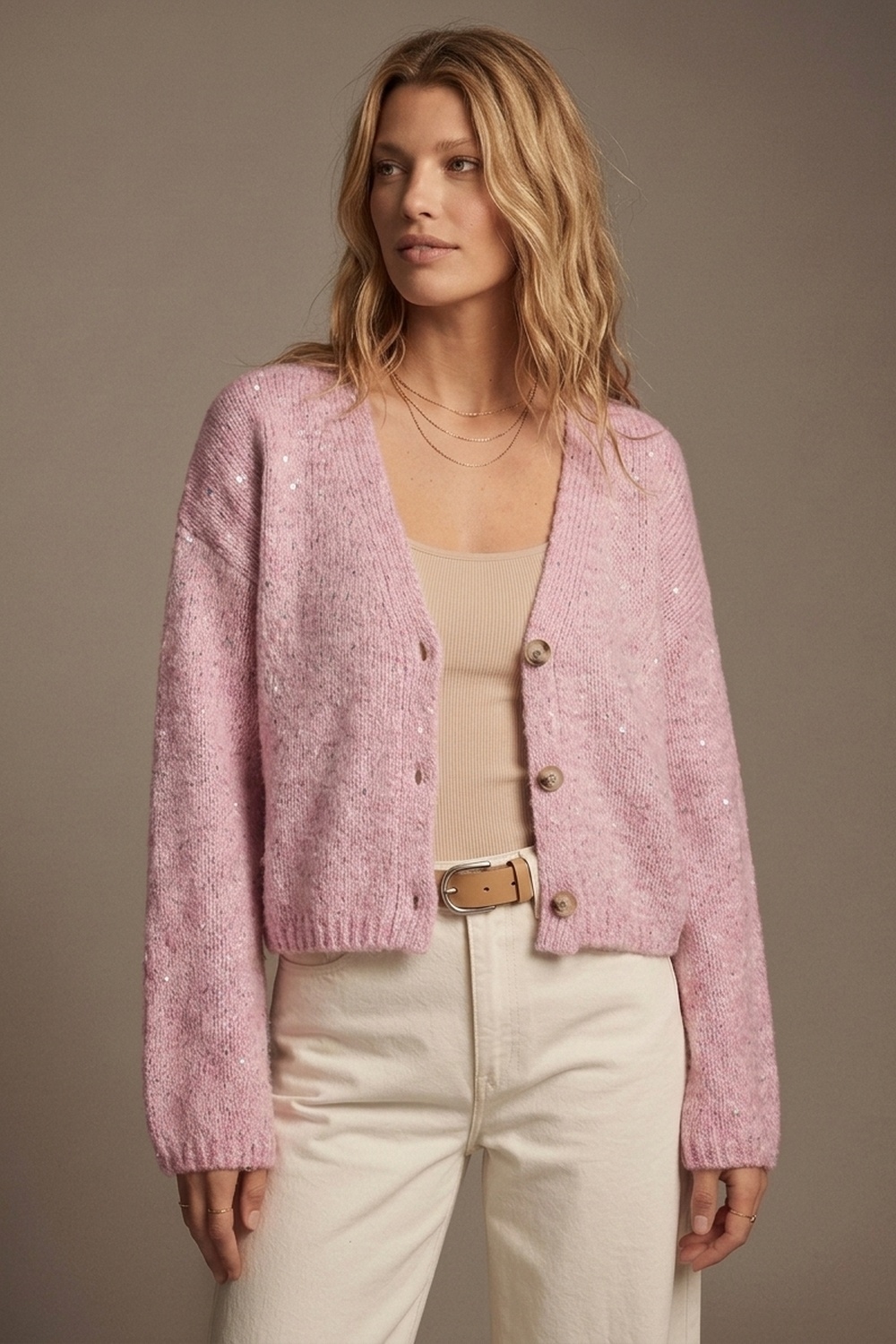 Cárdigan rosa de punto esponjoso con botones al frente y ajuste relajado con detalles de lentejuelas Cárdigan rosa de punto esponjoso con botones al frente y ajuste relajado con detalles de lentejuelas