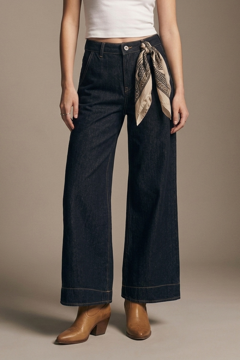 Jeans de Pierna Ancha en Denim Oscuro con Costuras en Contraste