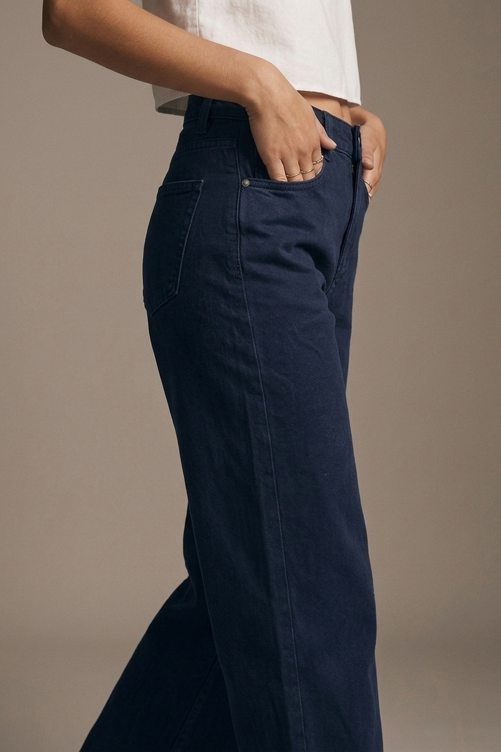 Jeans de mezclilla elástica suave azul marino de pierna ancha con costura en la rodilla Jeans de mezclilla elástica suave azul marino de pierna ancha con costura en la rodilla