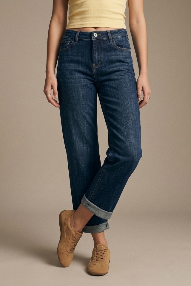 Vaqueros anchos de pierna r&iacute;gida cortos en azul denim lavado oscuro