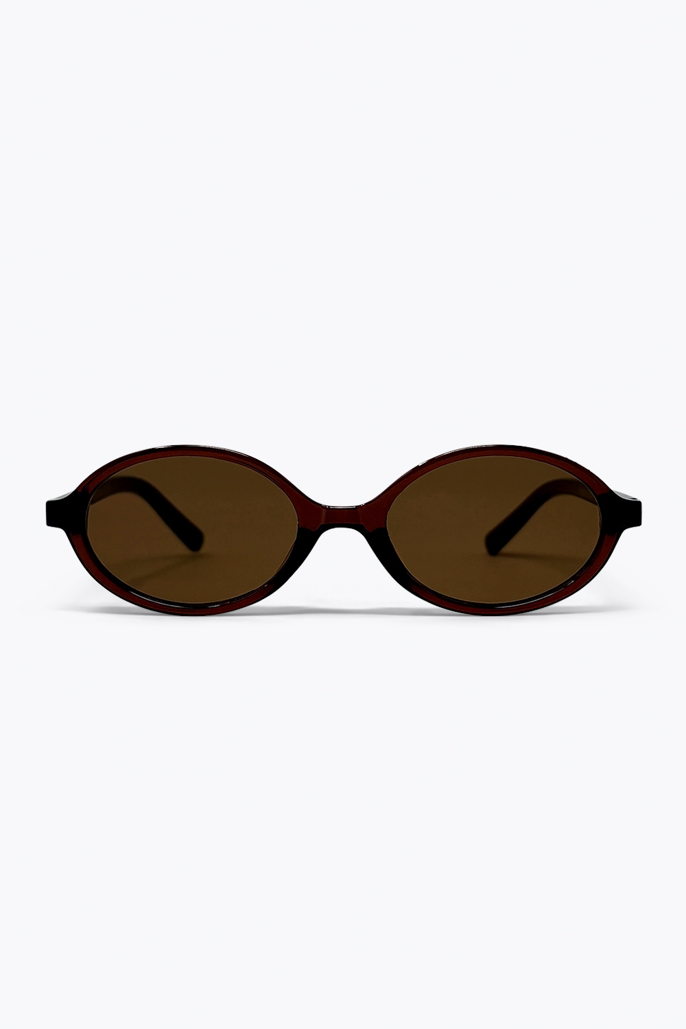 Gafas de sol con montura ovalada marr&oacute;n ligero y lentes retro
