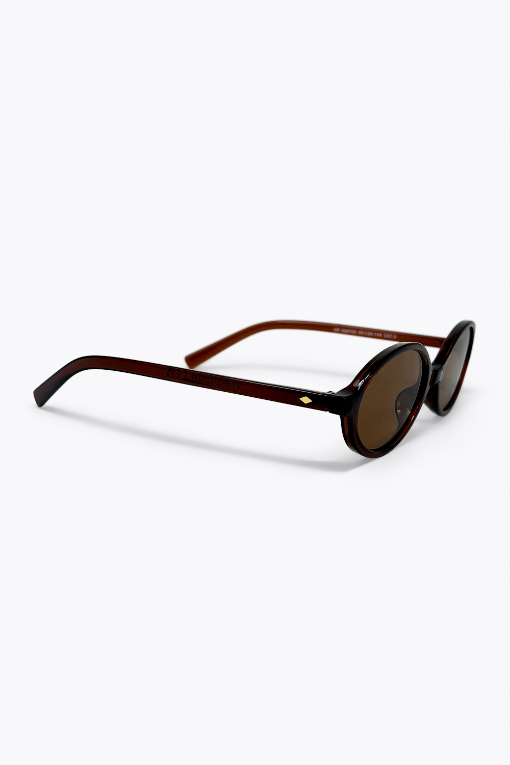 Gafas de sol con montura ovalada marr&oacute;n ligero y lentes retro