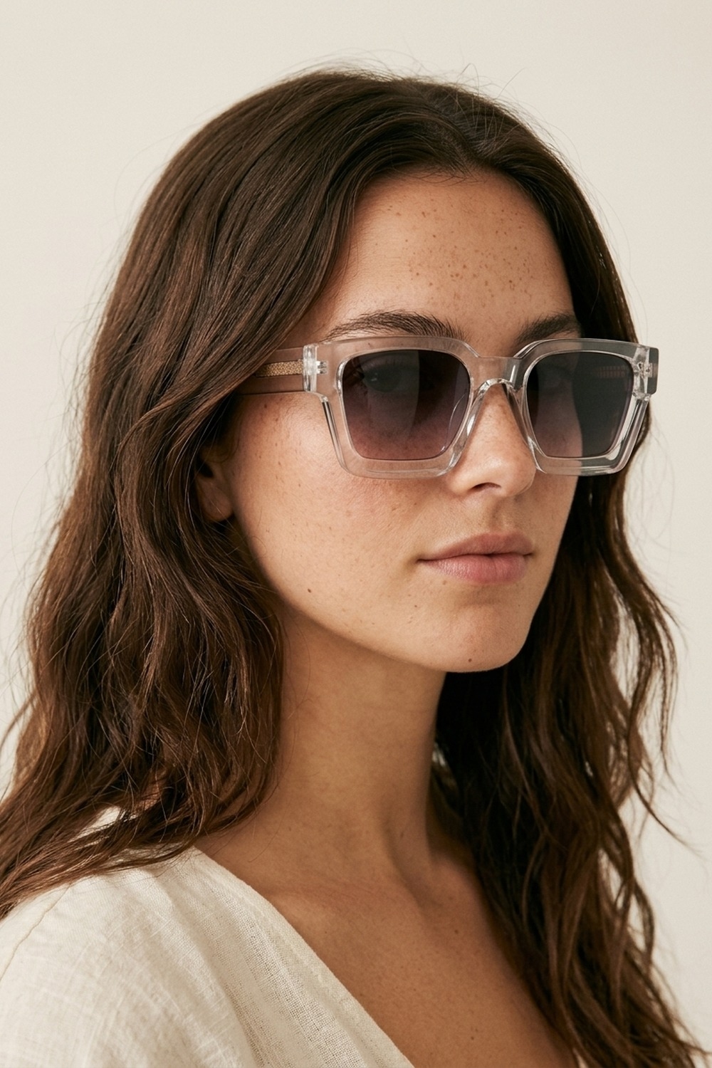 Gafas de sol con montura cuadrada transparente gris y lentes degradados Gafas de sol con montura cuadrada transparente gris y lentes degradados