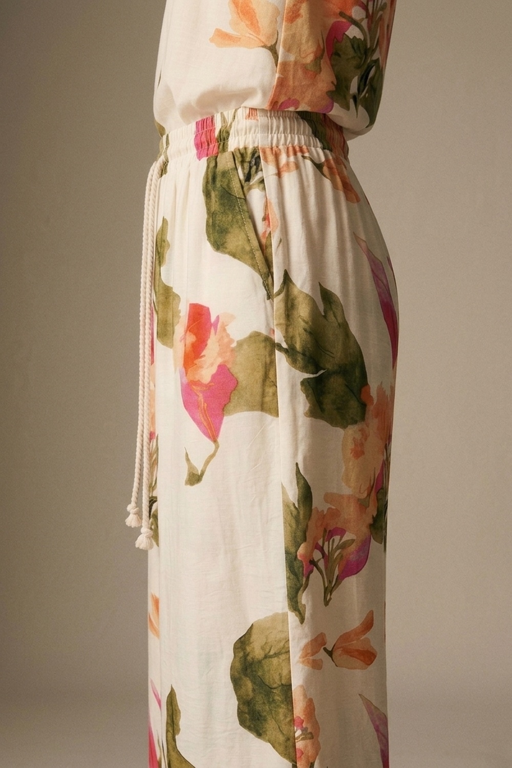 Pantalones anchos de estampado floral crema con cintura elástica Pantalones anchos de estampado floral crema con cintura elástica