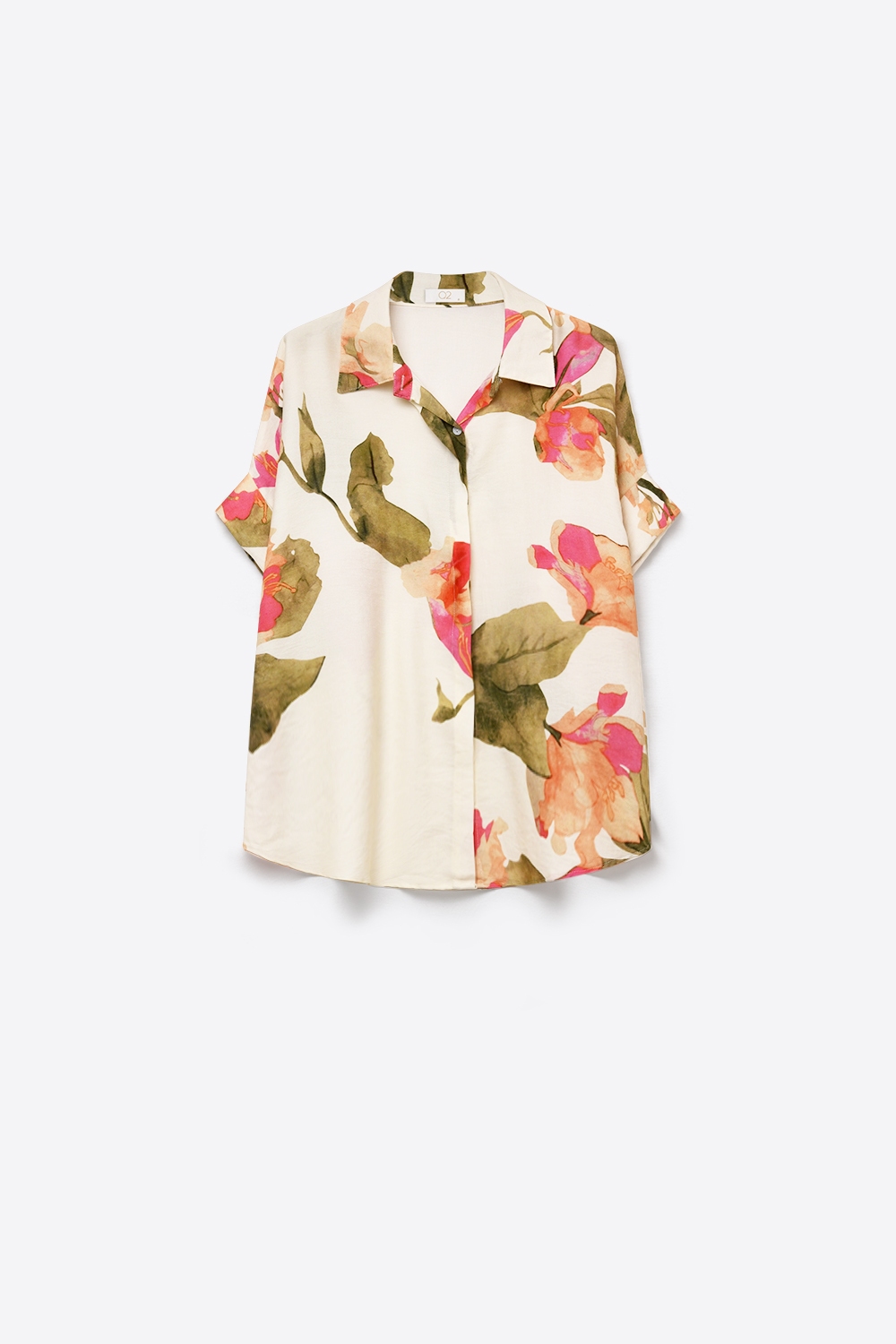 Camisa ligera de tejido estampado floral crema con manga corta
