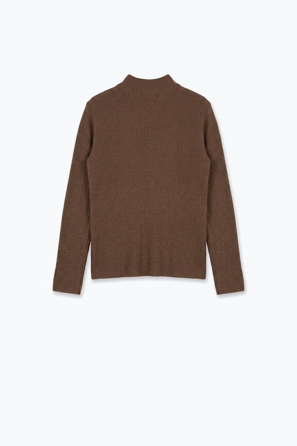 Su&eacute;ter de lana merino de canal&eacute; fino en color camel con cuello simulado