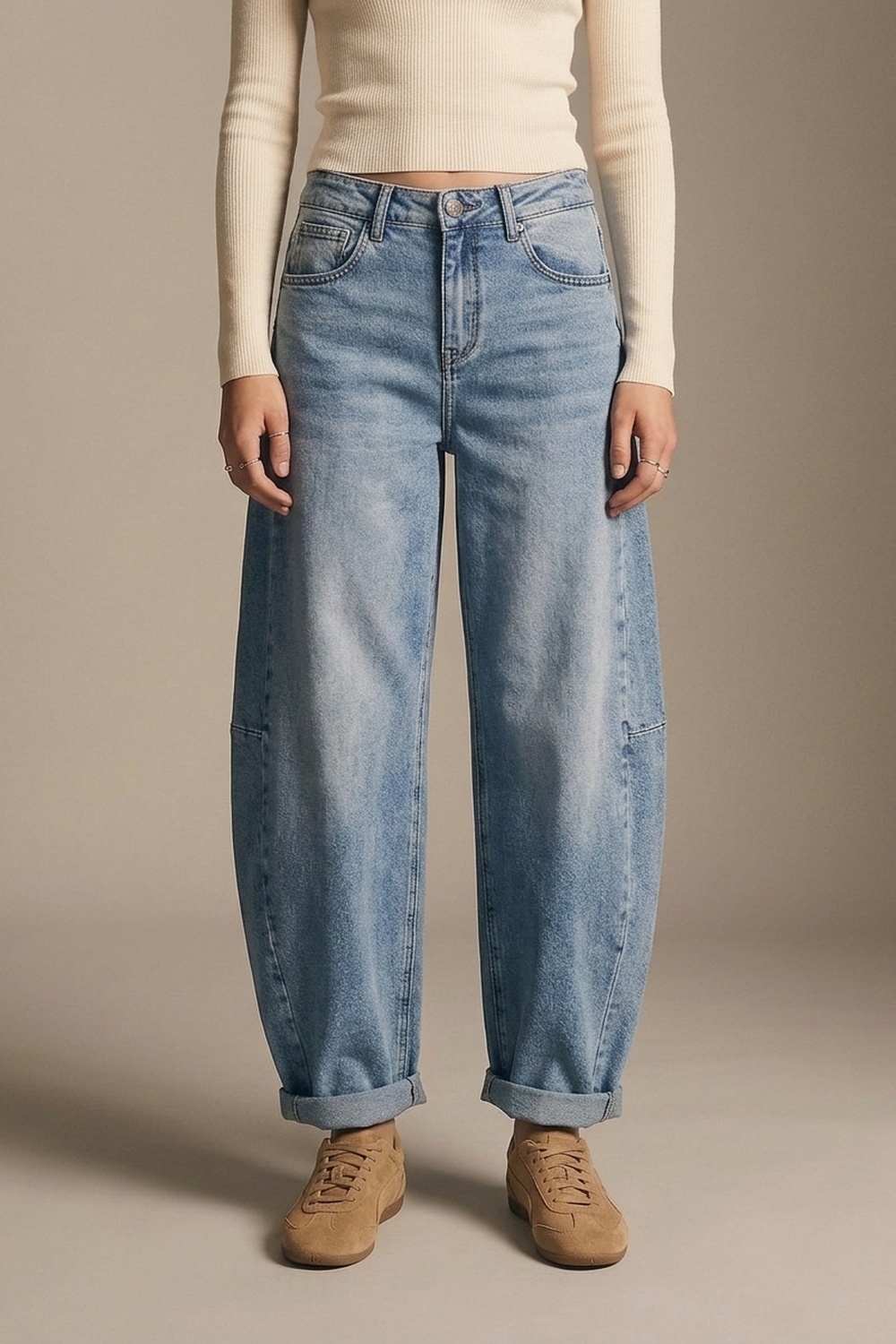 Vaqueros de pierna ancha Barrel Blue Denim Jeans en lavado claro Vaqueros de pierna ancha Barrel Blue Denim Jeans en lavado claro
