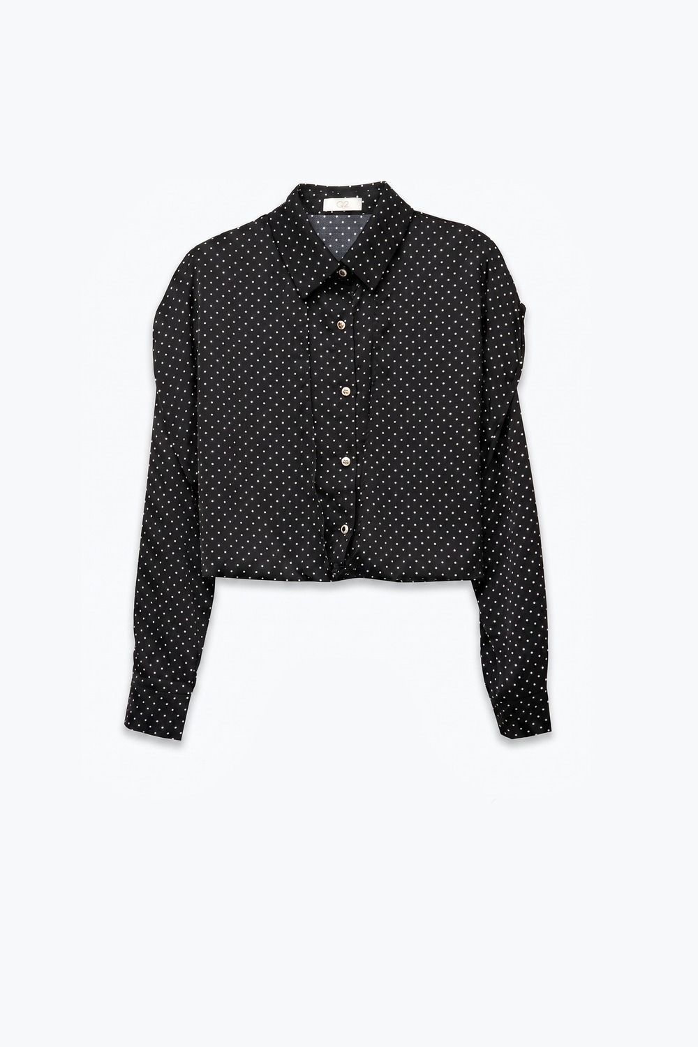 Camisa corta de botones de sat&eacute;n ligero con lunares negros