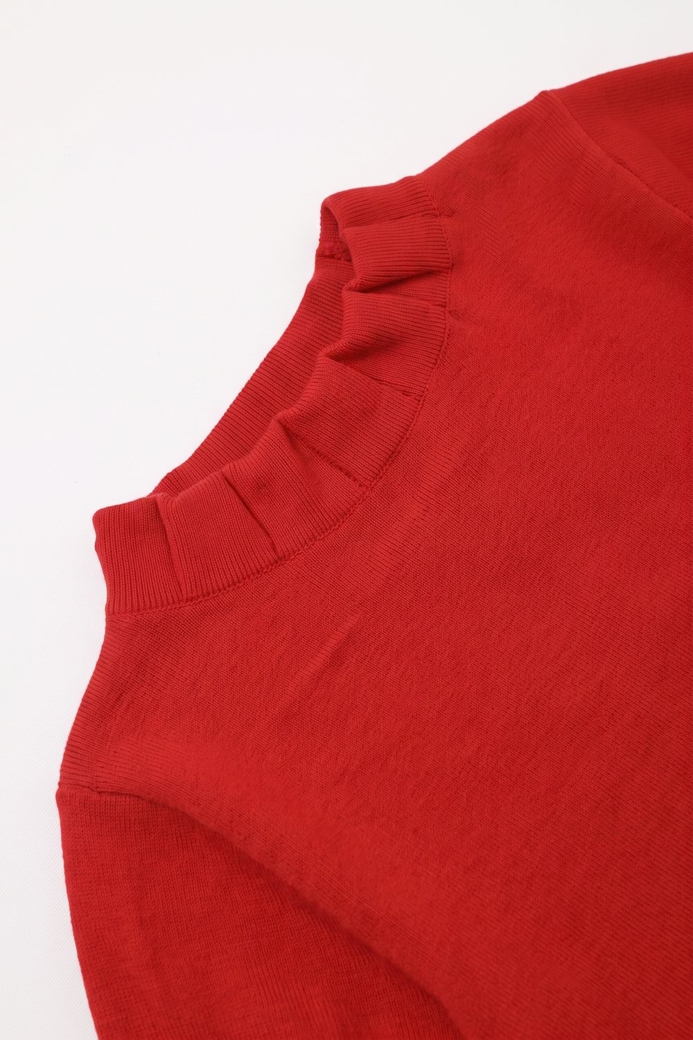 Su&eacute;ter Rojo de Punto Fino con Cuello Alto Fruncido y Manga Corta